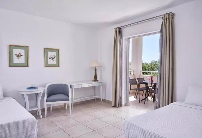 اتاق خانوادگی با چشم‌انداز باغ, Sandy Beach Resort