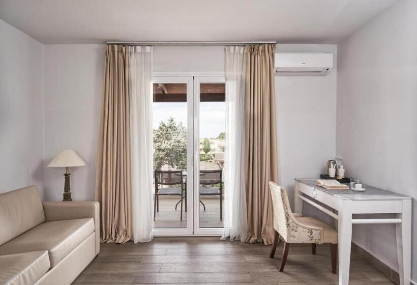 Семейный Номер Вид на Сад, Sandy Beach Resort