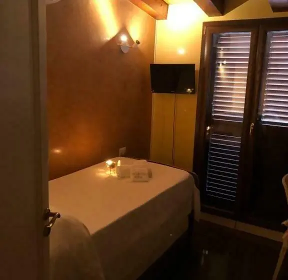 Deluxe Yhden Hengen Huone, B&b Palazzo Eliss Di Bartocci Srl