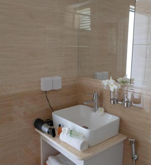 اتاق لوکس با بالکن و چشم‌انداز دریا, Icom Marina Sea View
