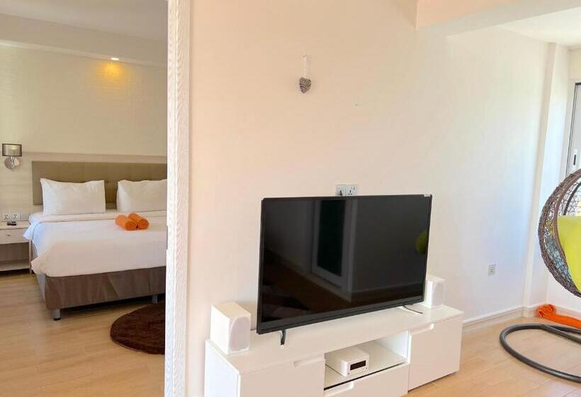 סוויטה, Icom Marina Sea View