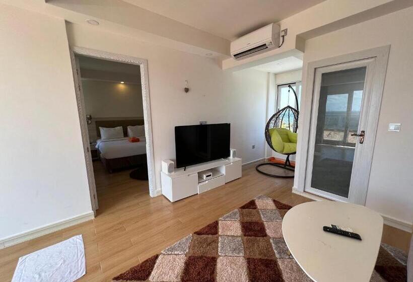 סוויטה, Icom Marina Sea View