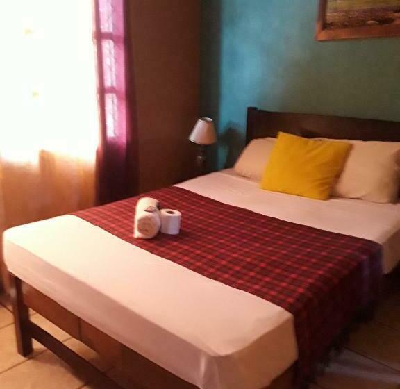 اتاق اکونومی, El Almendro