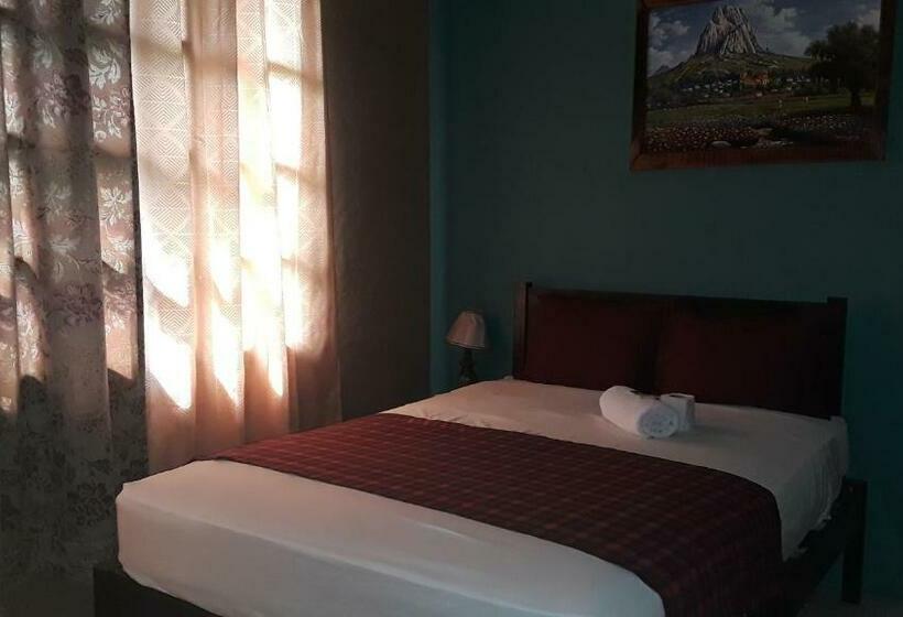 اتاق اکونومی, El Almendro