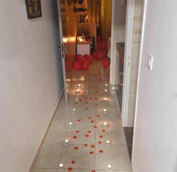 اتاق لوکس, Yangou Appart 1