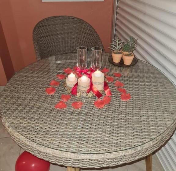 اتاق لوکس, Yangou Appart 1