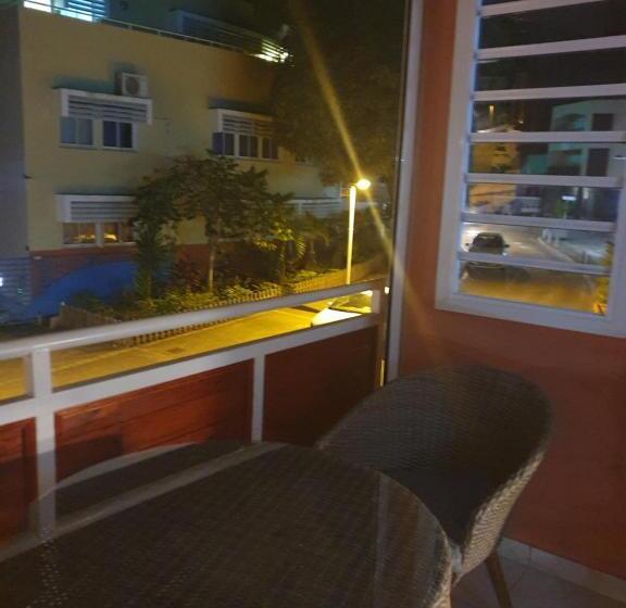 اتاق لوکس, Yangou Appart 1