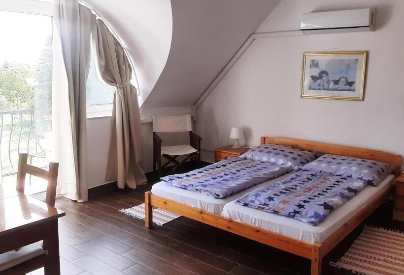 חדר סטנדרט עם מרפסת, Zöldház Panzió