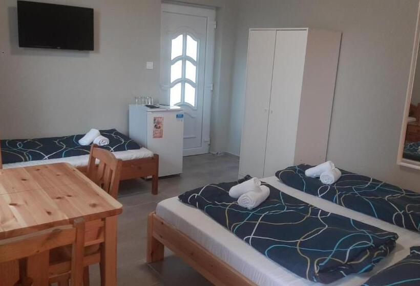 חדר סטנדרט לשלושה, Zöldház Panzió