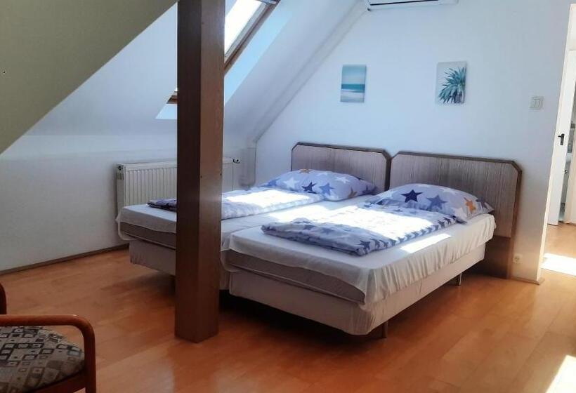 חדר משפחתי, Zöldház Panzió