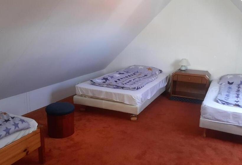 חדר משפחתי, Zöldház Panzió