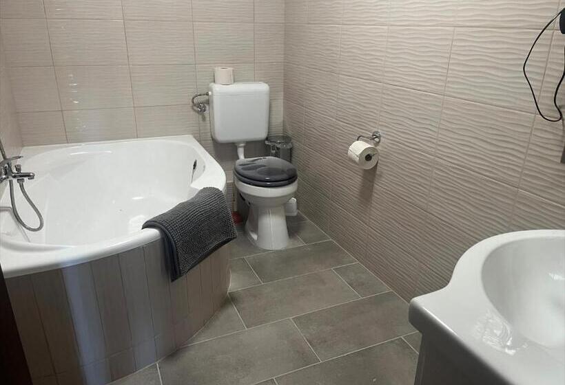 סוויטה עם טרסה, Zöldház Panzió