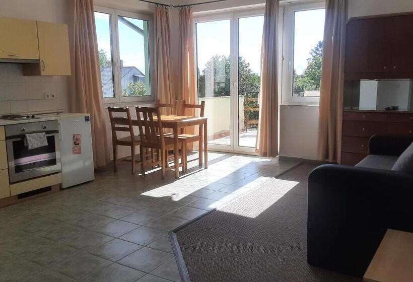 סוויטת ג'וניור עם טרסה, Zöldház Panzió