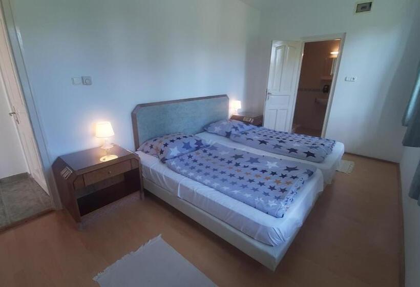 סוויטת ג'וניור עם טרסה, Zöldház Panzió