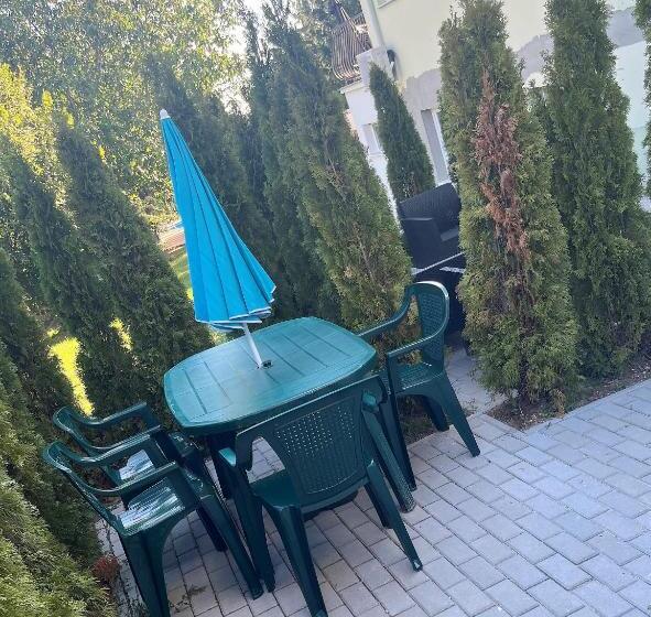 סוויטת ג'וניור עם טרסה, Zöldház Panzió