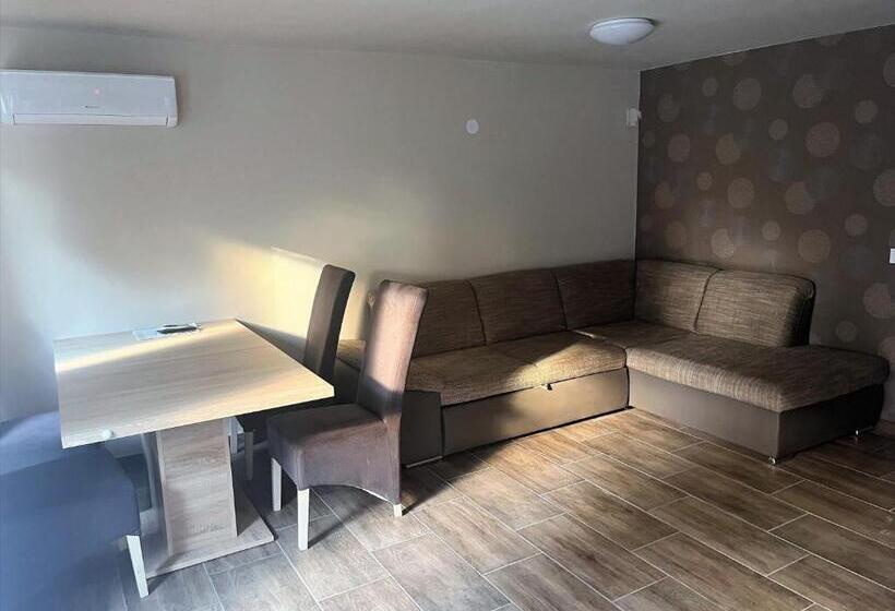 סוויטת ג'וניור עם טרסה, Zöldház Panzió