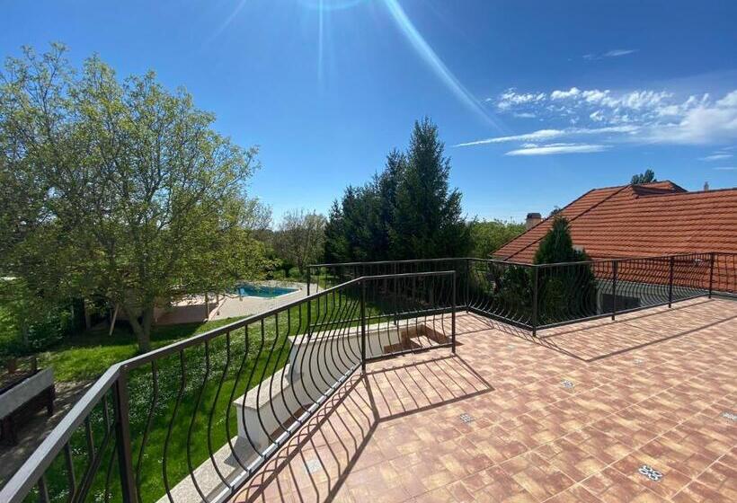 סוויטת 3 חדרי שינה, Zöldház Panzió