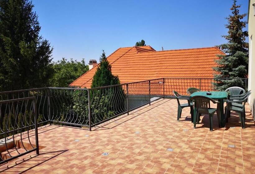 סוויטת 3 חדרי שינה, Zöldház Panzió