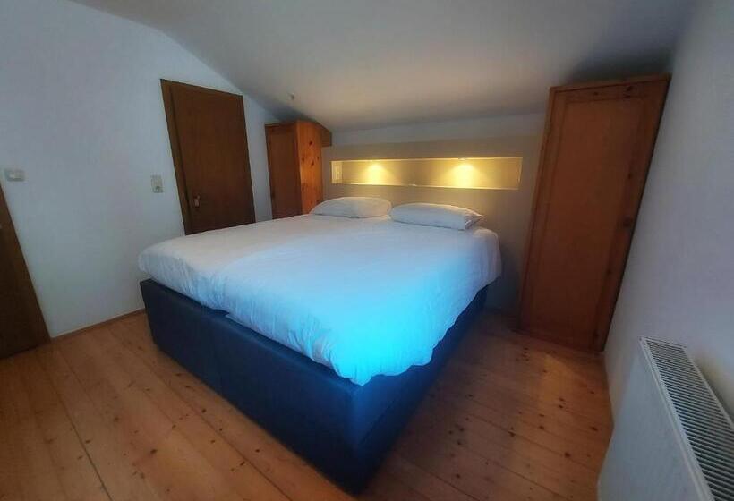 اتاق خانوادگی, Zum Schneider