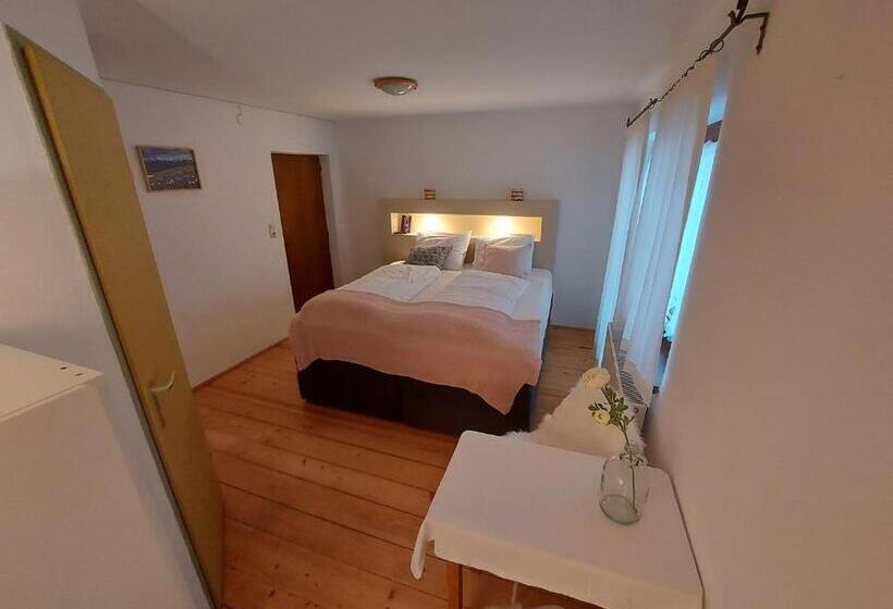 اتاق استاندارد, Zum Schneider