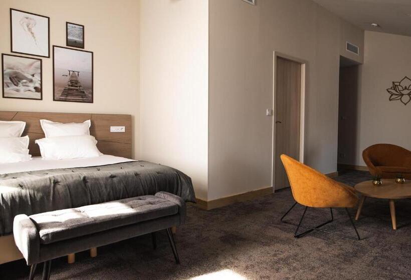 ジュニアスイート, 1770 & Spa