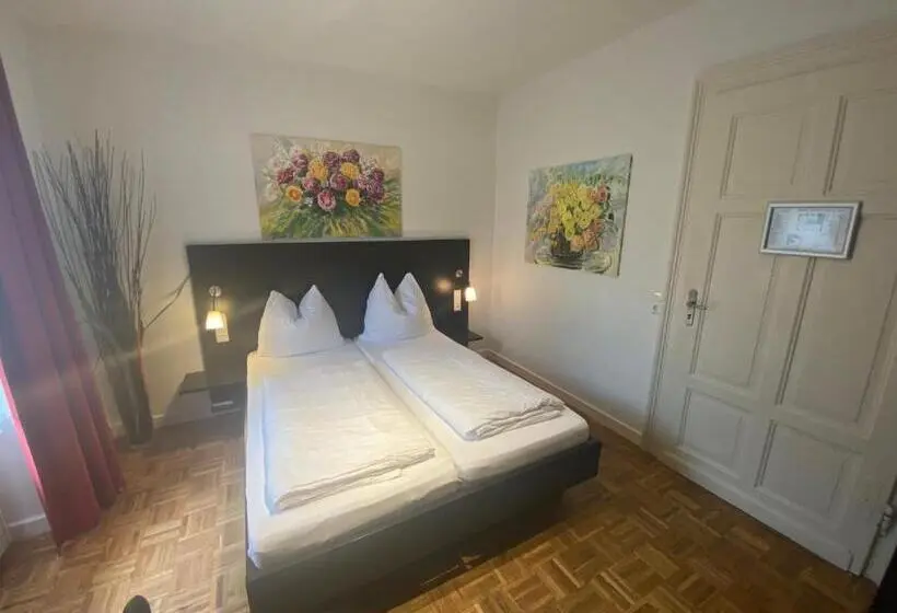 Standard-huone, Altes Pfarrhaus