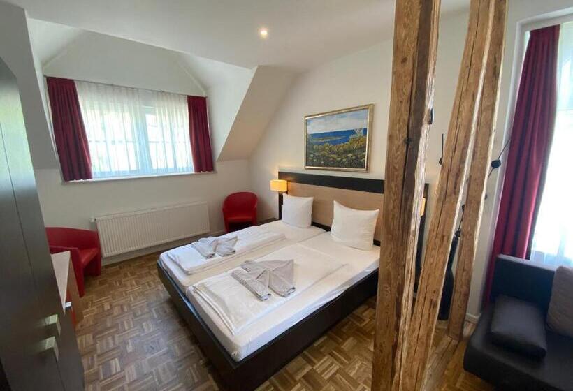 סוויטת ג'וניור, Altes Pfarrhaus