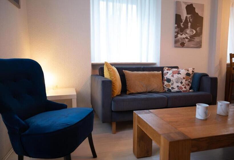 דירת חדר, Altes Pfarrhaus