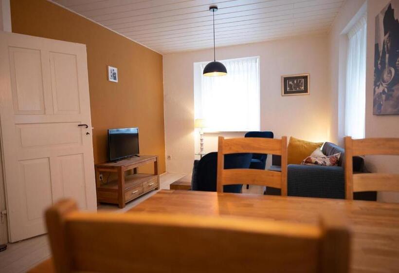 דירת חדר, Altes Pfarrhaus