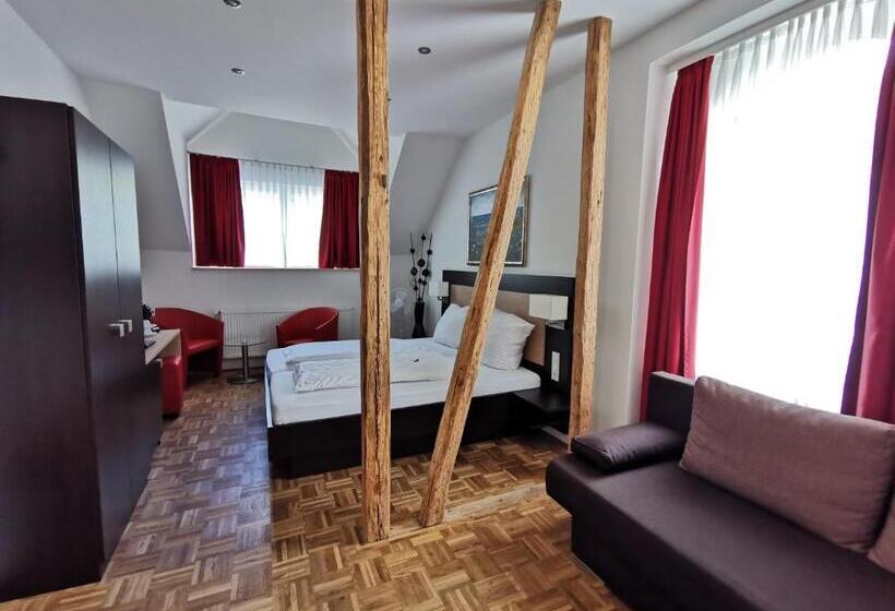 סוויטת ג'וניור, Altes Pfarrhaus