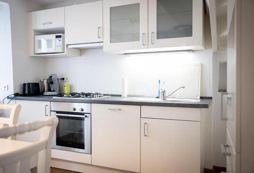 דירת חדר, Altes Pfarrhaus