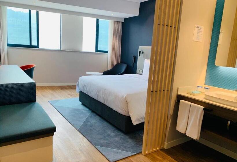 اتاق سوپریور با تخت بزرگ, Holiday Inn Express Chongqing Airport Zone, An Ihg