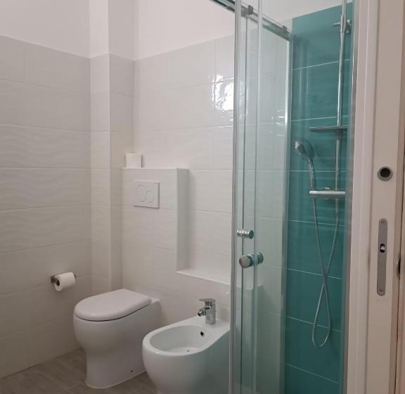 スタンダード4人部屋, Susy Ambienti Rinnovati Direttamente Su Viale Dante E A Due Passi Dal Mare