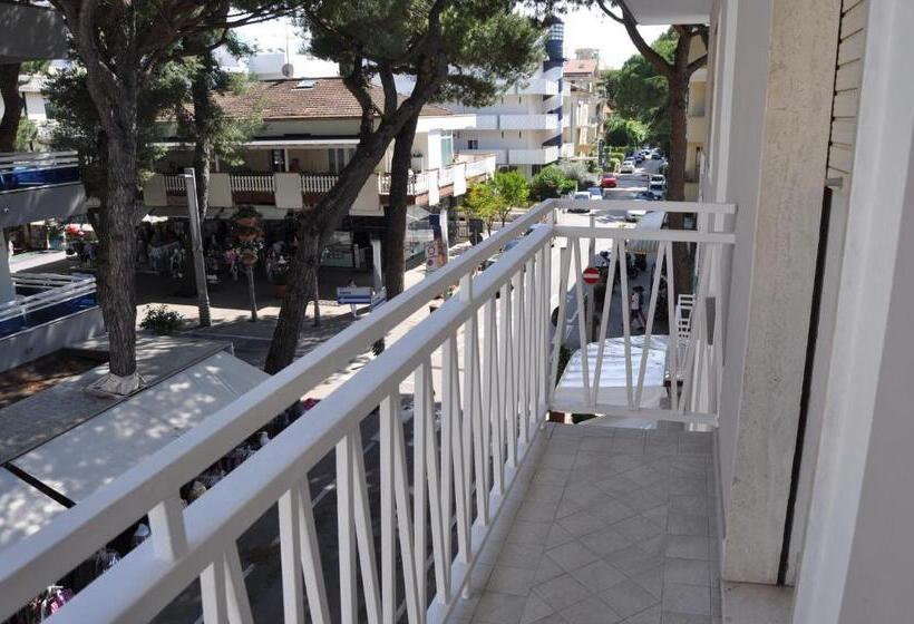 バルコニー付きスタンダードルーム, Susy Ambienti Rinnovati Direttamente Su Viale Dante E A Due Passi Dal Mare