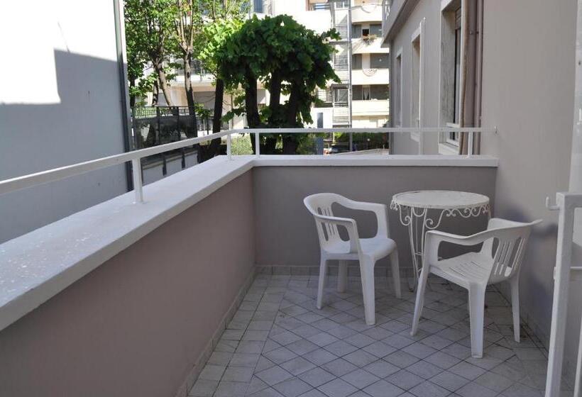 バルコニー付きスタンダードトリプルルーム, Susy Ambienti Rinnovati Direttamente Su Viale Dante E A Due Passi Dal Mare