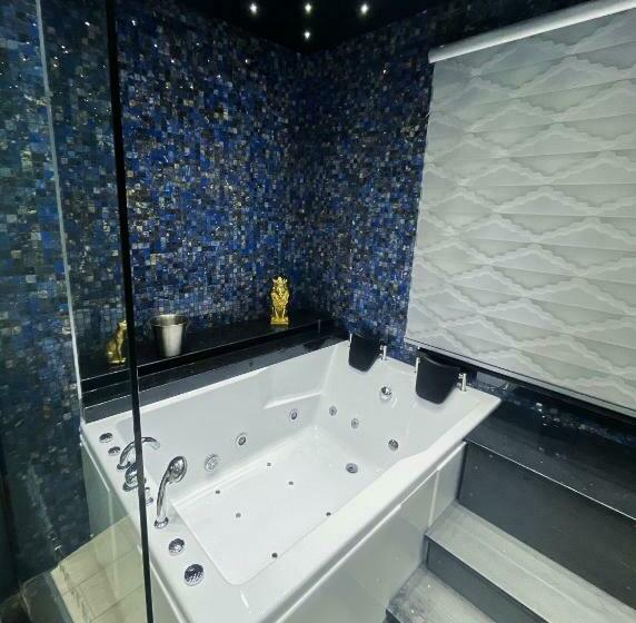 חדר סטנדרט עם מיטת קינג, White Crown