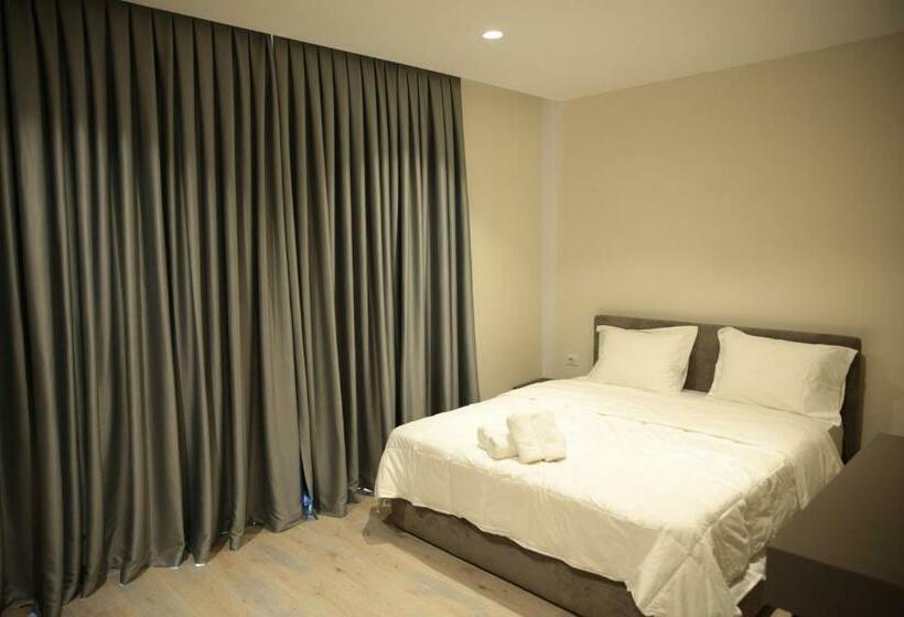 דירה בת חדר שינה 1 עם מרפסת, White Crown