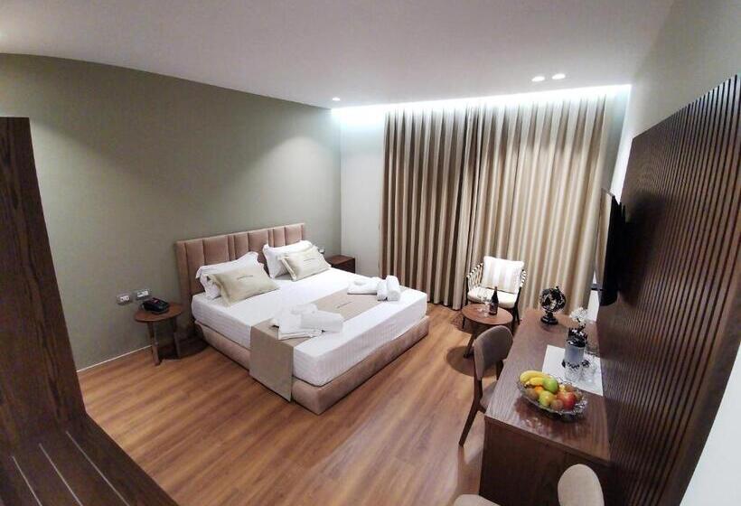 חדר דלוקס עם מרפסת, White Crown