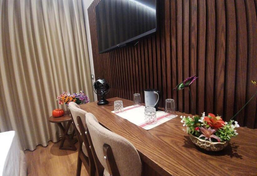 סוויטה, White Crown