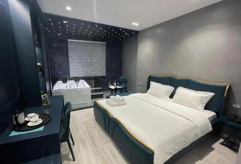 اتاق استاندارد با تخت بزرگ, White Crown