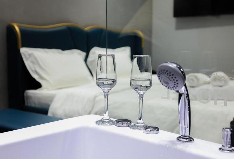 חדר סטנדרט עם מיטת קינג, White Crown