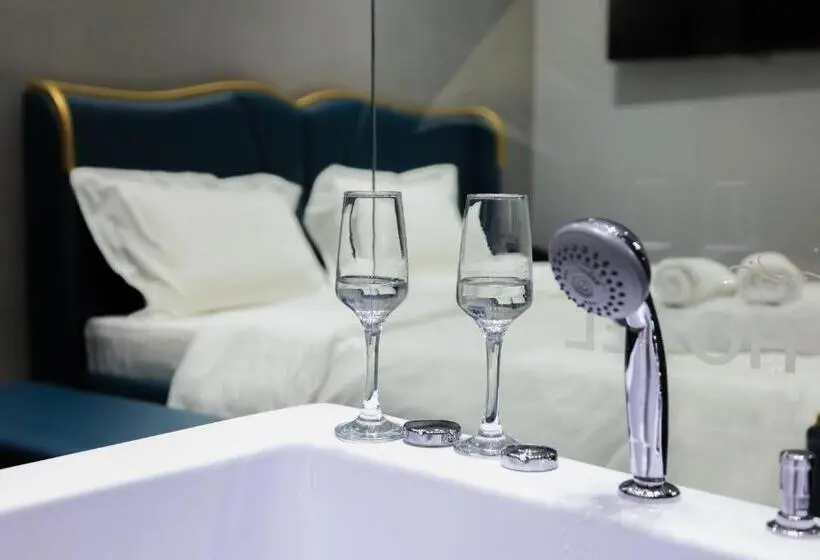 اتاق استاندارد با تخت بزرگ, White Crown