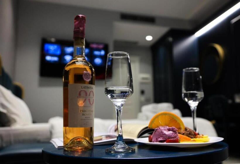 חדר סטנדרט עם מיטת קינג, White Crown