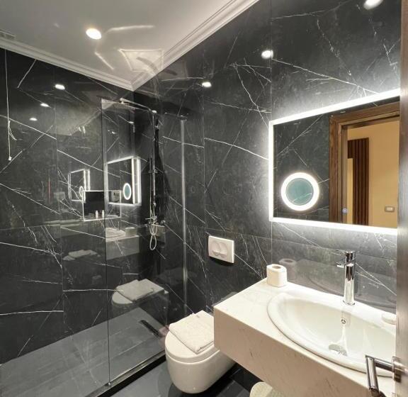 חדר דלוקס, White Crown