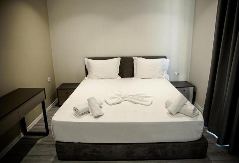 דירה בת חדר שינה 1 עם מרפסת, White Crown