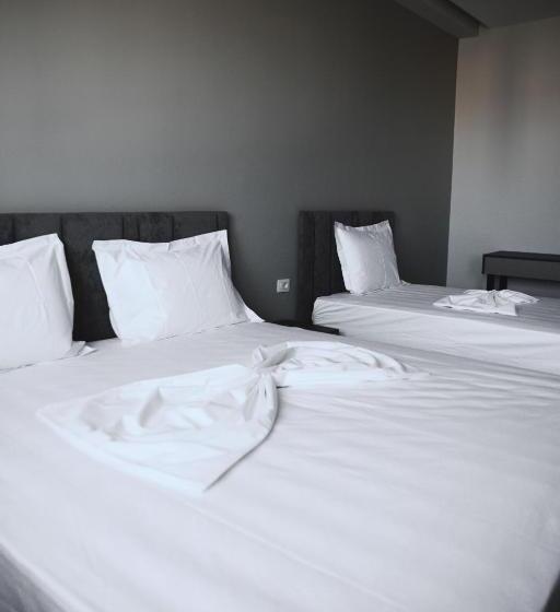 דירה בת חדר שינה 1 עם מרפסת, White Crown