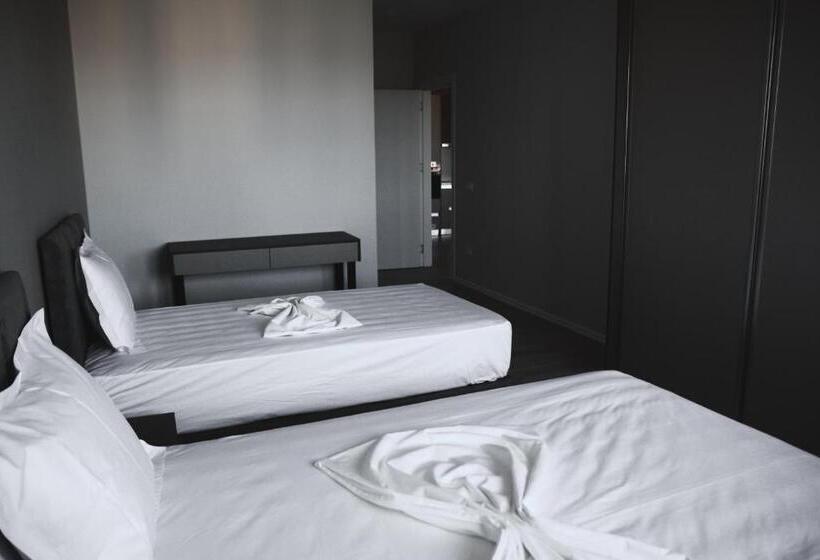 דירה בת חדר שינה 1 עם מרפסת, White Crown