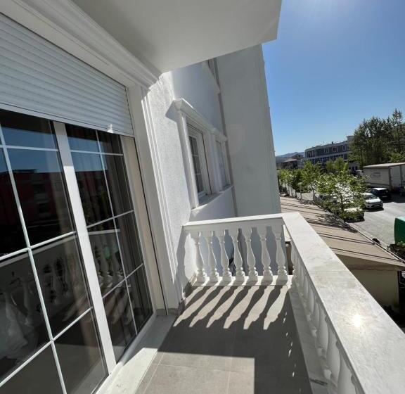 חדר דלוקס, White Crown