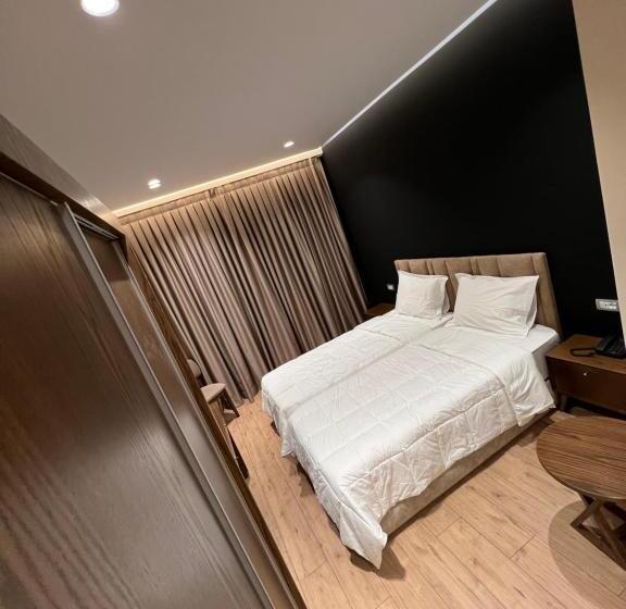 חדר דלוקס, White Crown