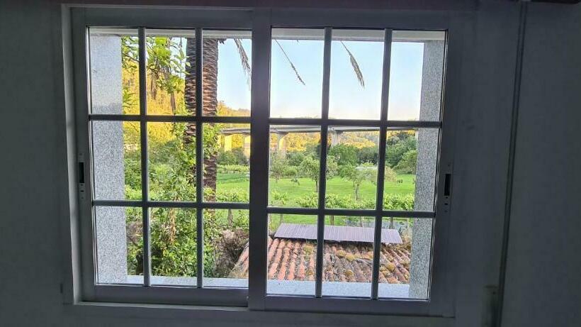 Quarto Estandar, A Taberna De Gundián